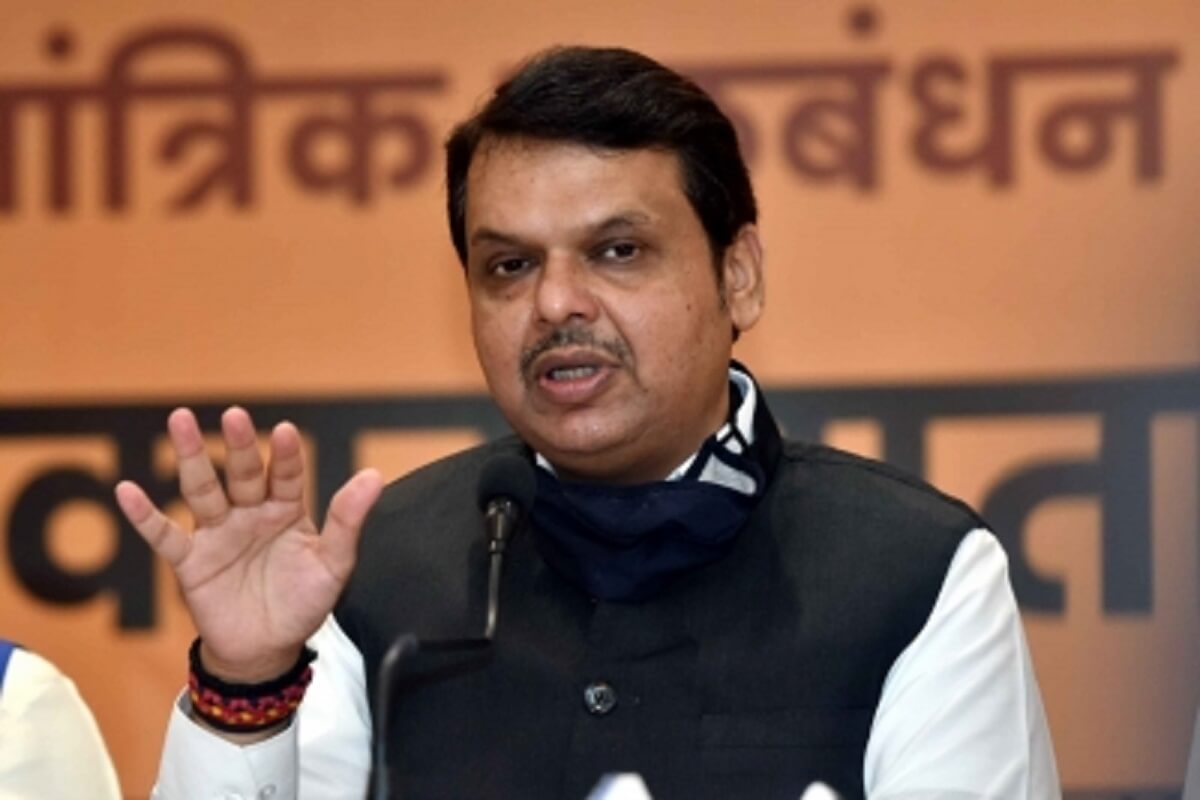 bjpleadersudhirmungantiwarannouncesdevendrafadnaviswillbenextmaharashtracm
