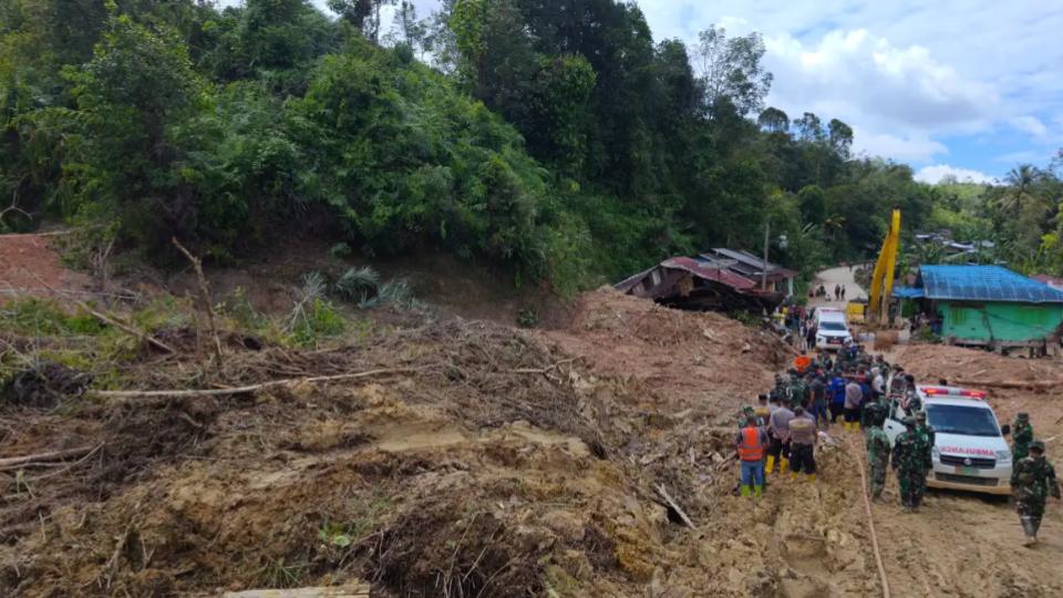 Nearly 200 tourists stranded in North Sikkim Due To Land Slides