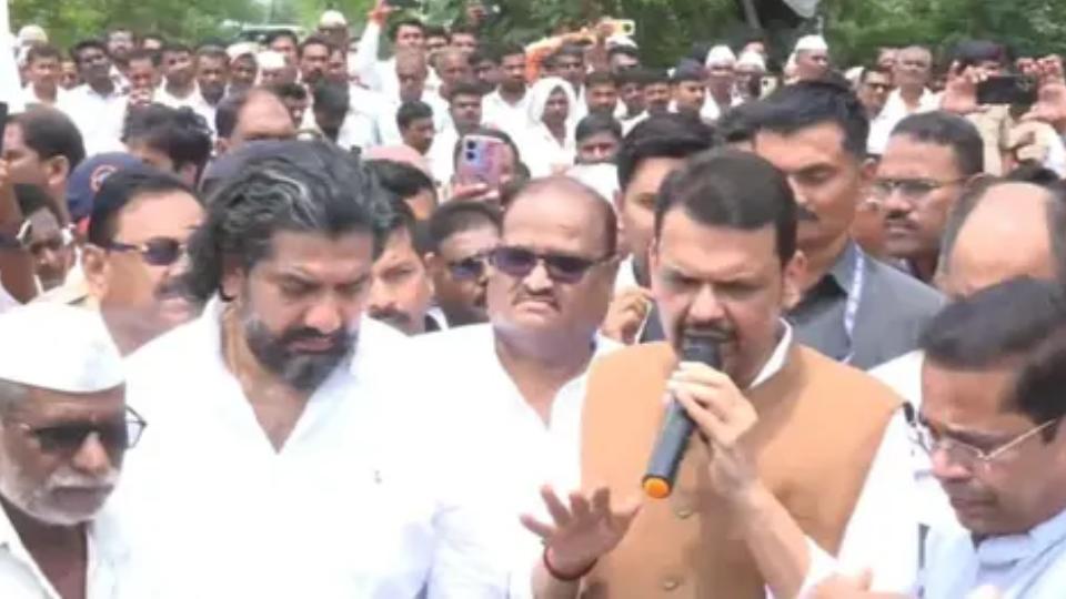 Maharashtra CM Fadnavis meets farmers in Latur, assures unlimited relief funds
