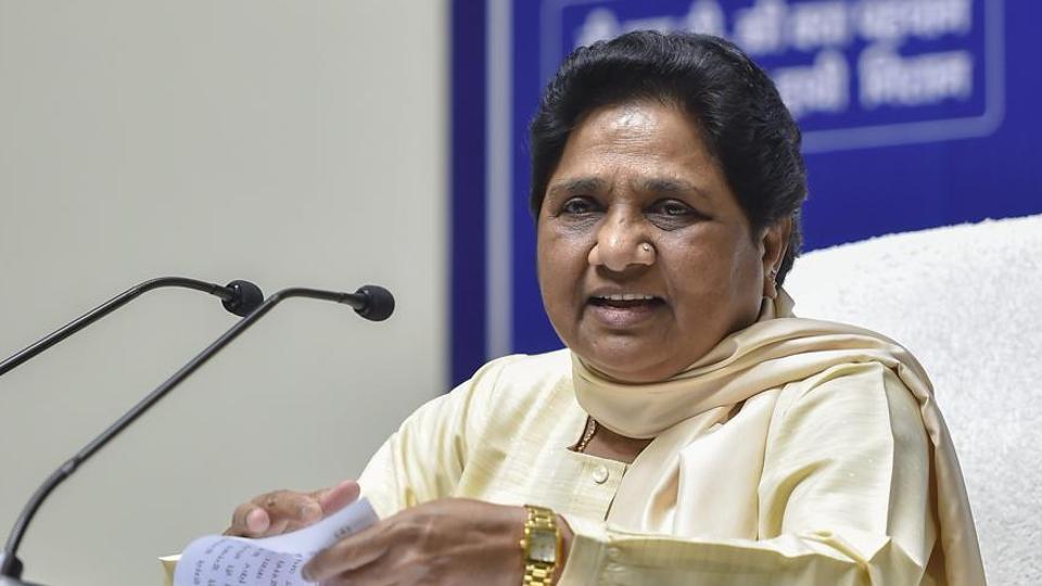 outsidersthreateningvotersinvaranasi:mayawati