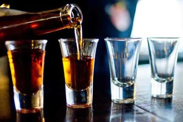 twomenarrestedformakingliquorathomeintamilnadu