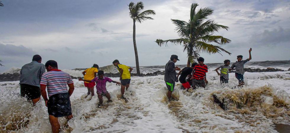 cyclonevayu:65peopleevacuatedfromdiugujarat