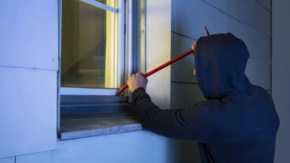 Burglars Decamps 700 grams gold, 500 grams silver and cash Rs 1.5 lakh in Odisha