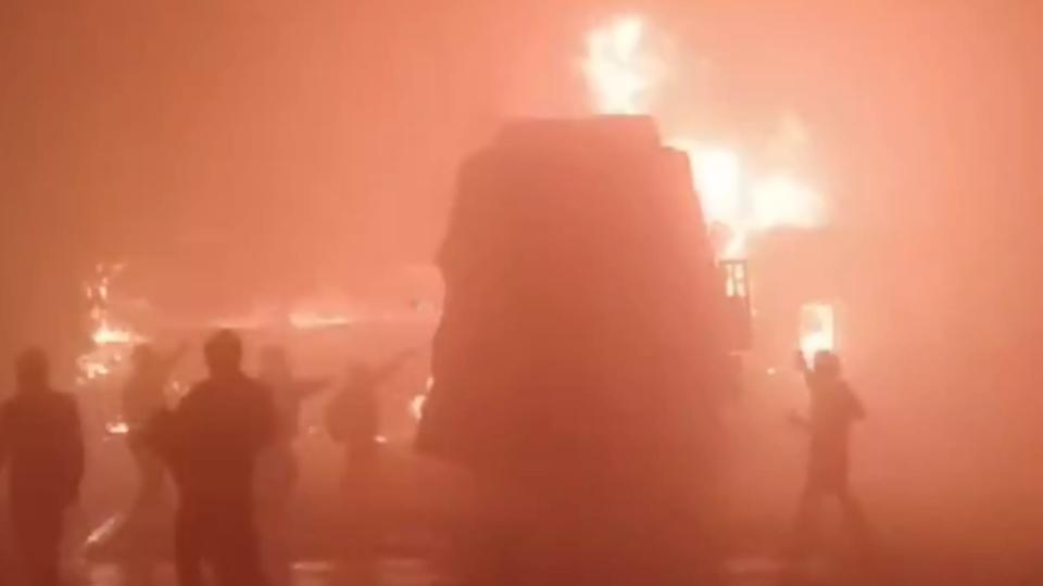 busescatchesfireinyamunaexpressway4killedand25injured