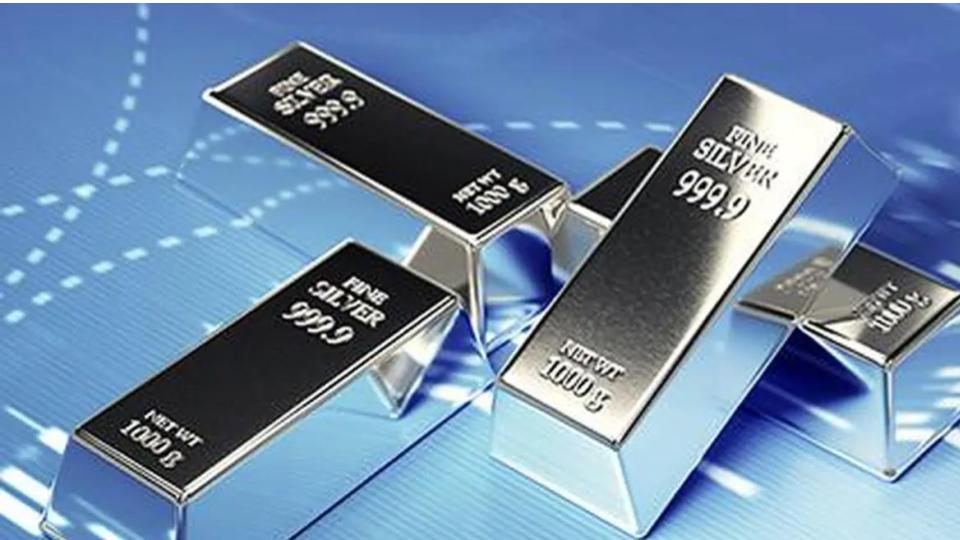 Silver Hits Record Rs 1,63,000 per kg