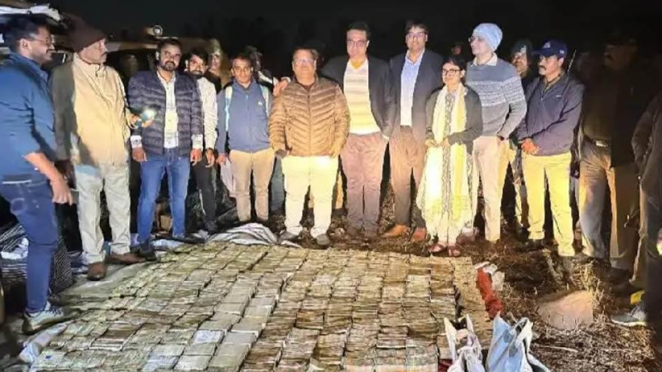goldcashworthrs52crfoundinabandonedsuvinbhopal