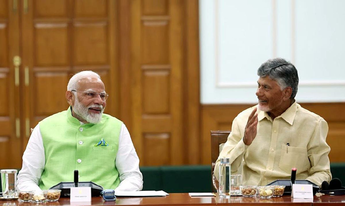 pmmodiextendscongratstonchandrababunaiduonbecomingandhrapradeshcm