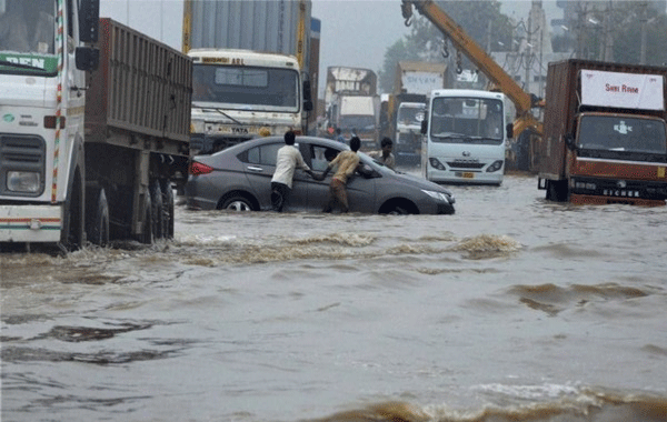 heavyraindisruptsnormallifeinbengaluru