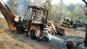naxalitestorch14vehiclesmachinesengagedinconstructionworksindantewada