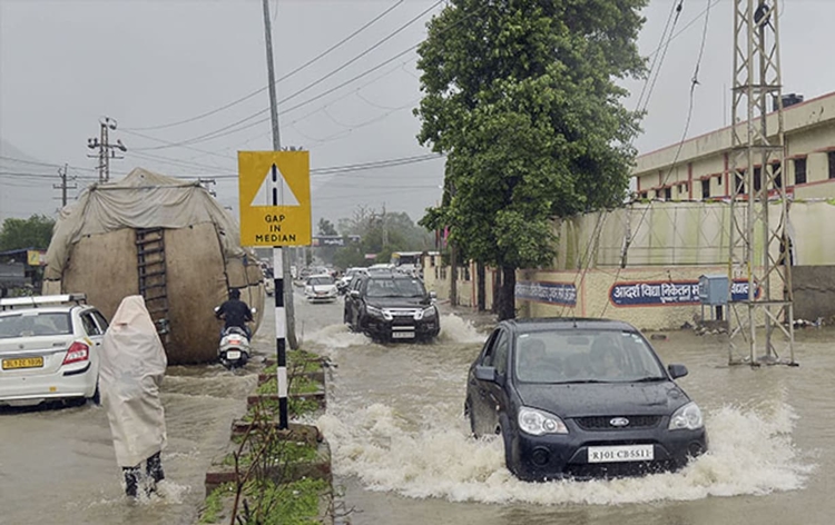 heavyrainscausefloodlikesituationinrajasthanshanumangarhdistrict