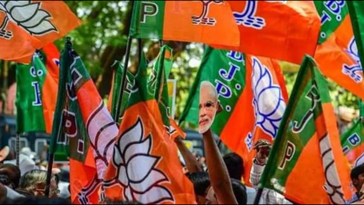 bjptakesmassiveleadingujarat