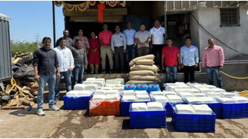 1400kgofadulteratedpaneerseizedfromfactoryinpune