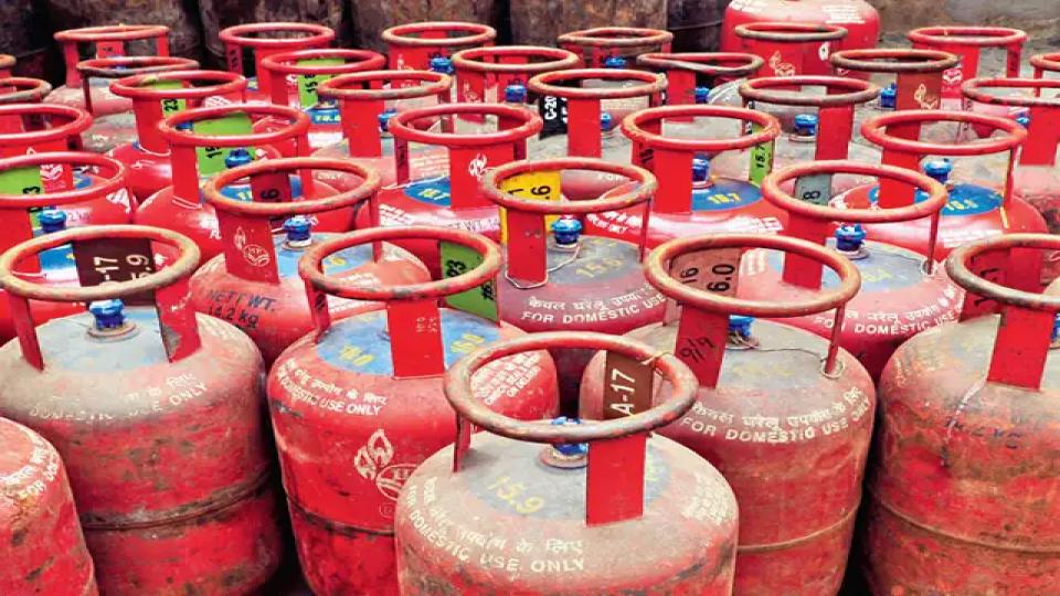 uttarpradeshgovttogiftfreegascylindersbeforeholi