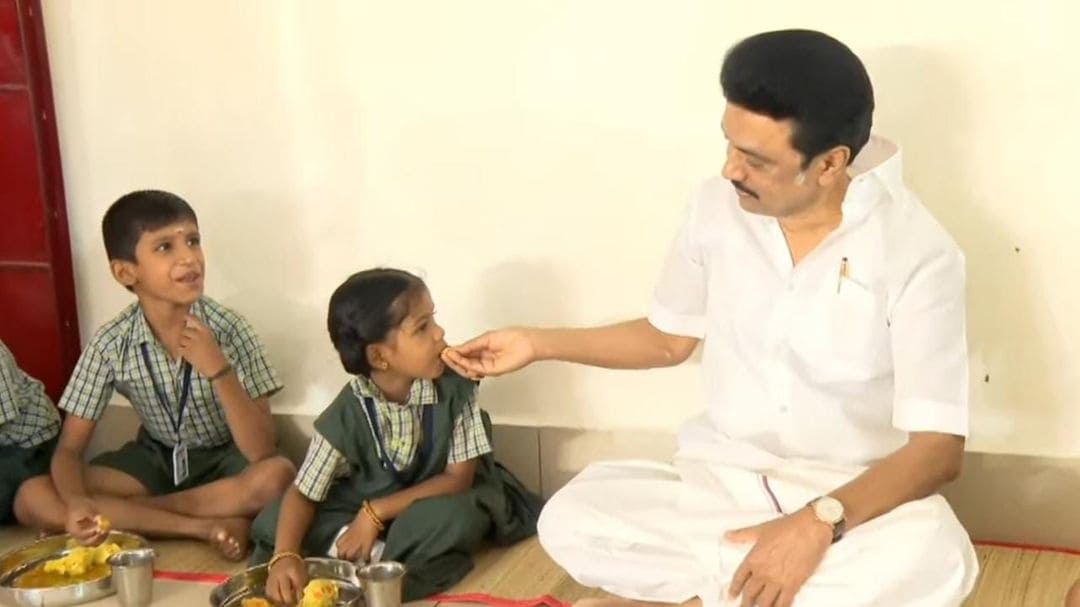 stalininauguratesfreebreakfastschemeforprimaryschoolstudents
