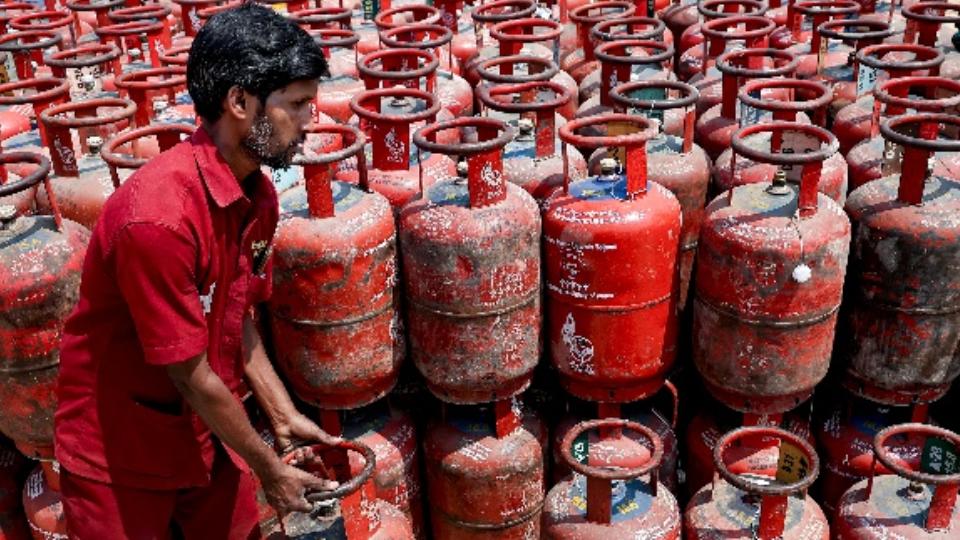 Aadhaar e-KYC Mandatory for 14.2-kg LPG Refills from Today