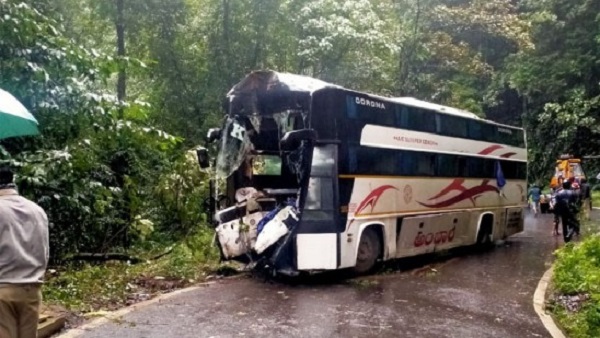 onekilled15personsinjuredinrtcbusaccidentatkeralakarnatakaborder
