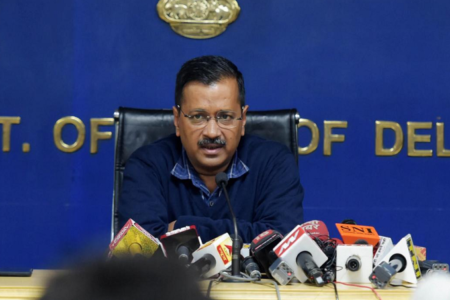 arvindkejriwalannounceshonorariumofrs1croreforibstaffersfamily