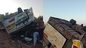 twokilled55injuredafterprivatebusoverturnsinmaharashtrasraigaddistrict