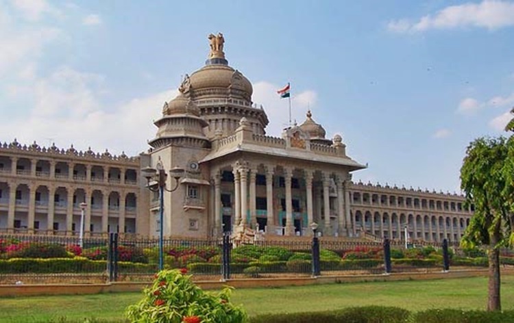 karnataka:effortsintensifytoreachoutrebelmlasbyrulingcoalition
