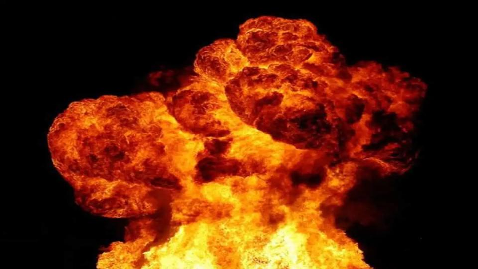 keralacabinetsanctionsrs4lakhcompensationtemplefirecrackersblast