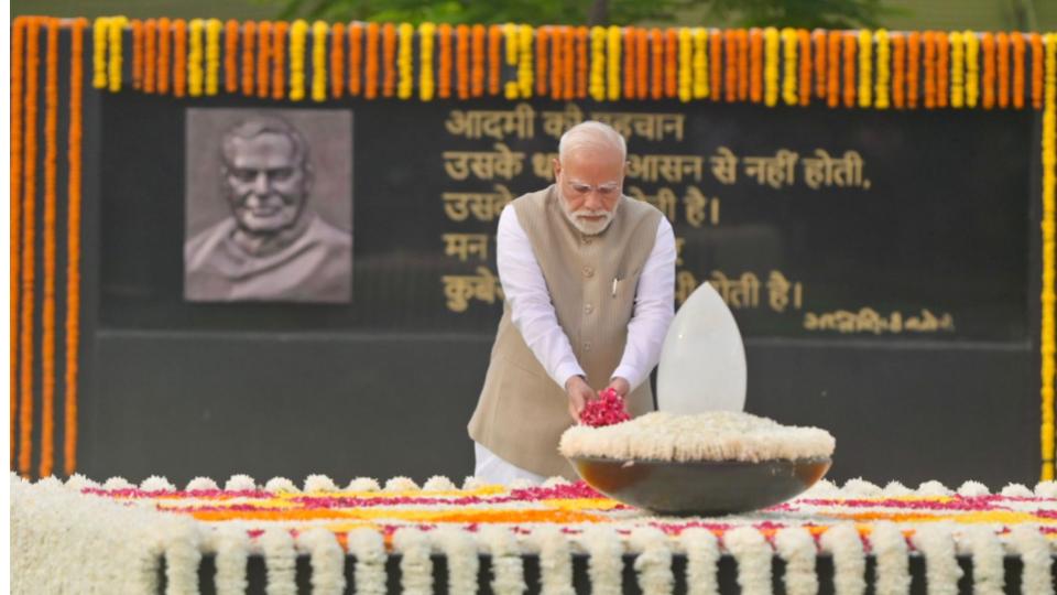 PM Modi Pays Tributes to Atal Bihari Vajpayee on Death Anniversary