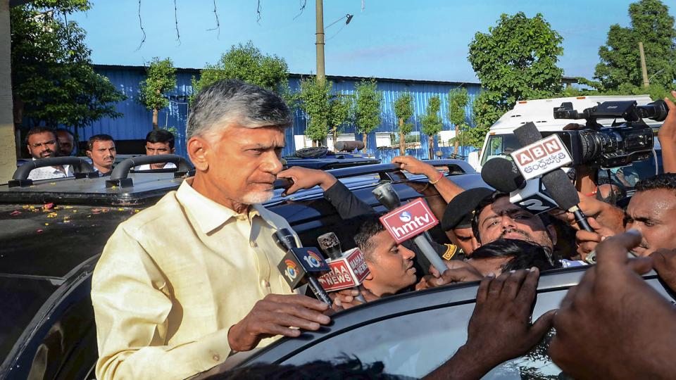 nchandrababunaidureachescidofficeinvijayawadaafter9hourroadjourney