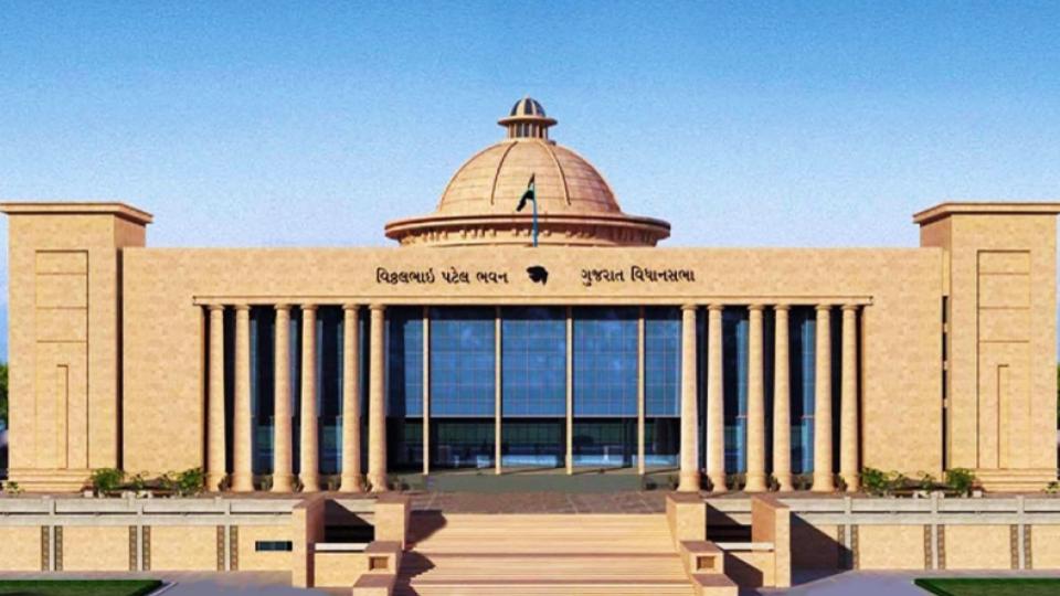 Gujarat Assembly Passes Bill Allowing 10-Hour Workdays