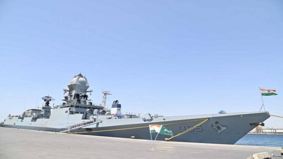 indiannavalwarshipreacheshijackedshipwarnspirates