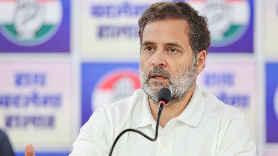 Rahul Gandhi offers Condolence on Ajit Pawar Death 