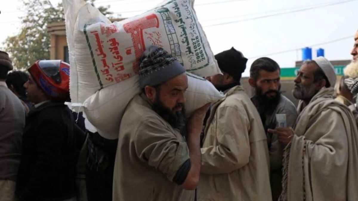 atleast11deadduringfreeflourdistributioninpakistanspunjabprovince