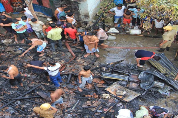 apolicestationinmaldadistrictwassetonfire