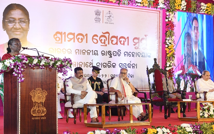 presidentdroupadimurmucallsuponyouthstomakeindiaaleadingnationthroughdedicationandhardwork