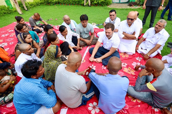 congressleaderrahulgandhimeetsfamiliesofhathrasstampedevictims