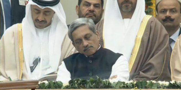manoharparrikarwascaughtsleepingattherdayparade