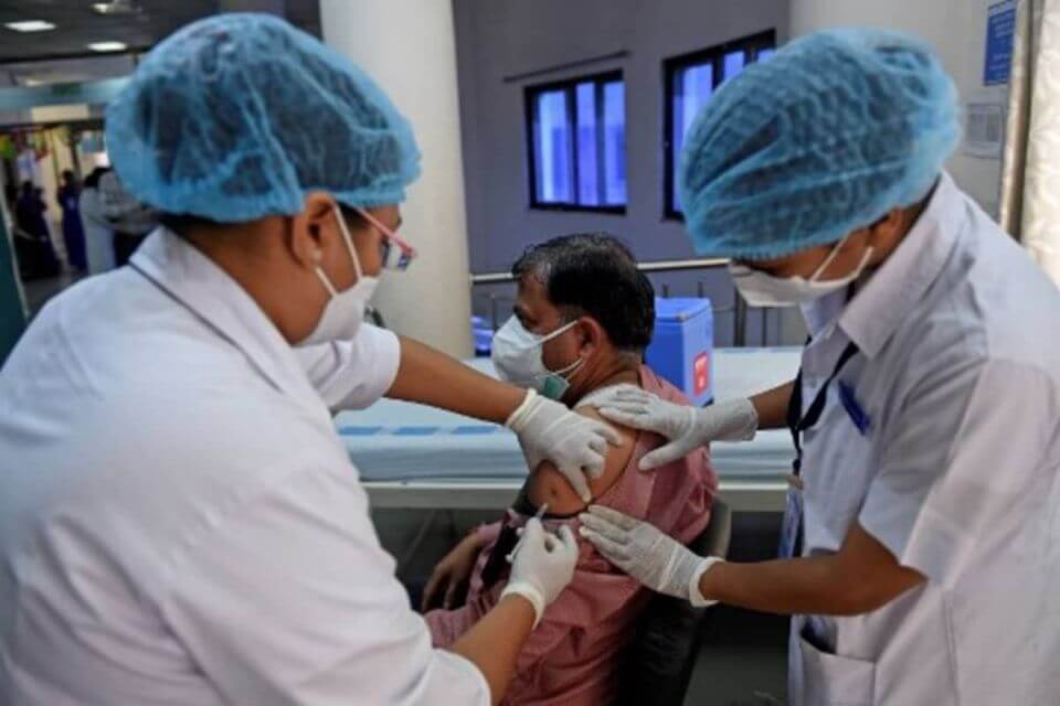 nearly2lakhgetshotsofworldslargestcovid19vaccinationinindiaonday1