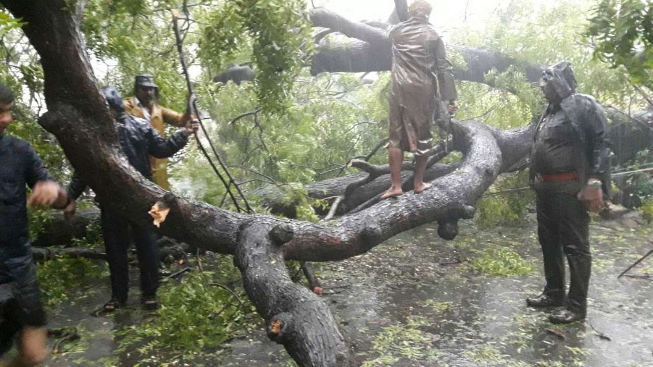 cycloneockhilikelytoweakenmorerainspredictedintnandhra
