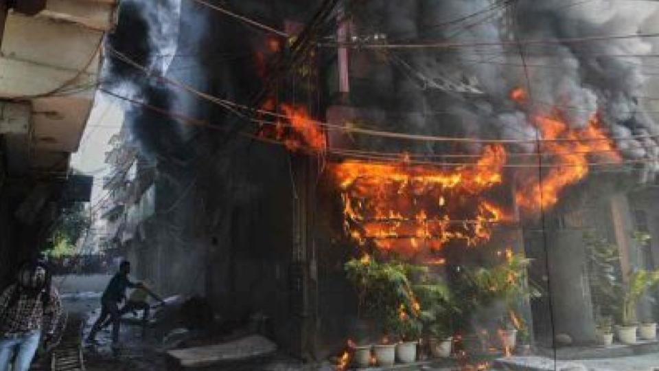 lpgcylinderblastatcentraldelhifoodstallfourinjured