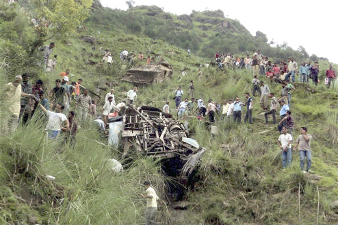 6killedasvehiclefallsintogorgeinmizoram