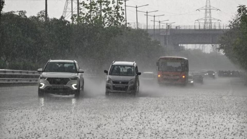 Met Dept Forecast Heavy Rain in 10 Districts of Tamil Nadu
