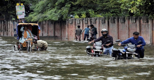 15killedasthunderstormandrainslashbiharnormallifeaffected