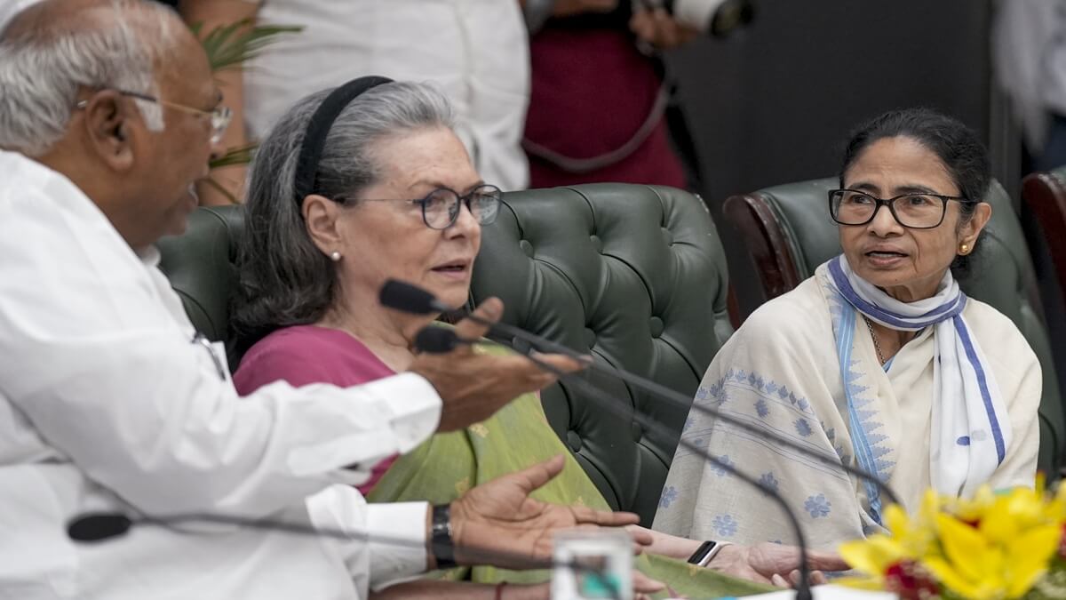 TMC sources dismiss Congress merger buzz after Mamata-Sonia meeting, call reports 