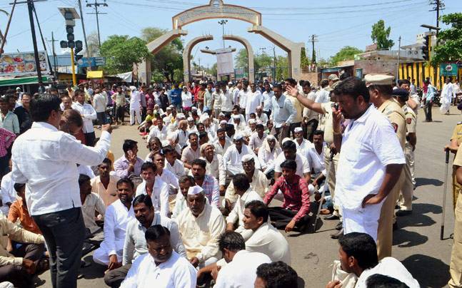 farmersleadersjoinhandsforfarmloanwaiveragitation