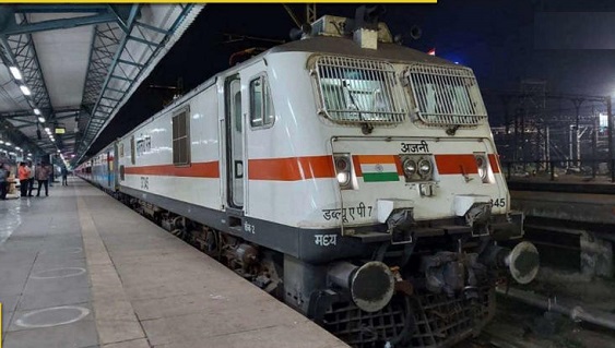 newacdoubledeckercoachrunsat180kmphintrialrunrailwayministersharesvideo