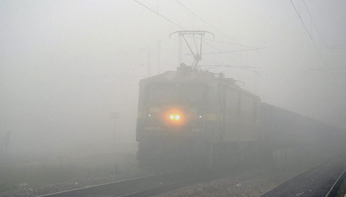 fogdelays54trainsindelhi