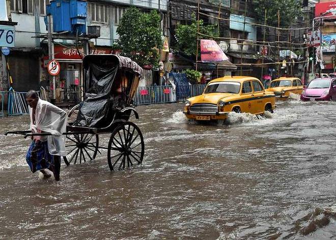 normallifeaffectedduetocontinuousrainsinwestbengal