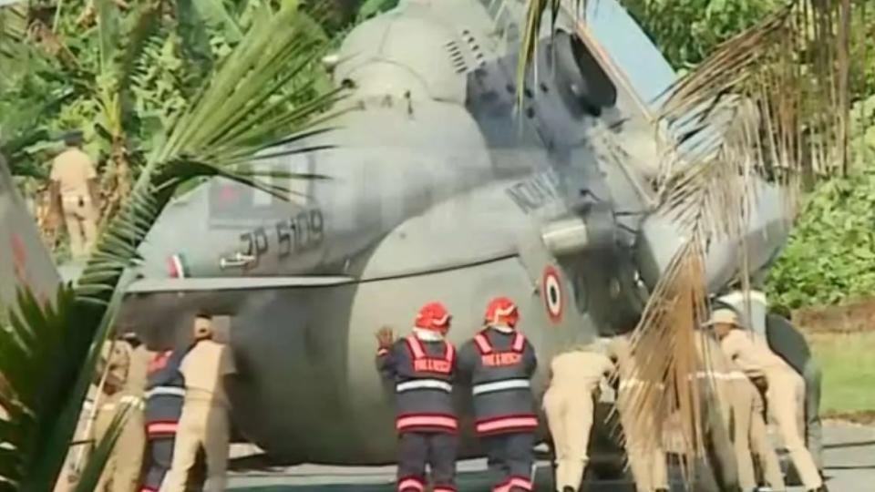 presidentmurmu’shelicopterwheelssinkintohelipad