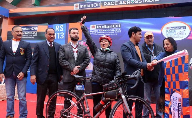 asiaslongestevercycleraceflaggedofffromsrinagarinjk