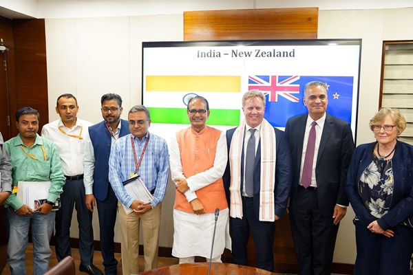 shivrajsinghchouhannewzealandcounterparttoddmcclayholdhighlevelmeeting