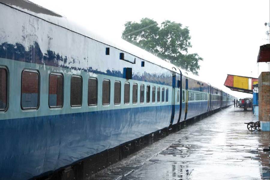 centralrailwayoperates16trainsforkumbhmeladevoteesinprayagraj