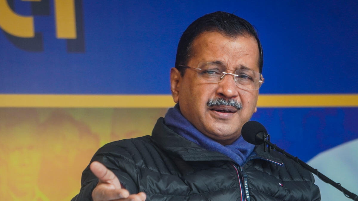 kejriwalpenstopmmodiseekinglandtobuildhousesforsanitationworkersothergovtstaffs